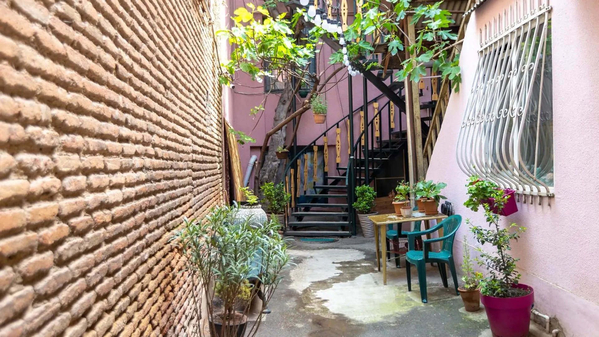 Home 12 Tbilisi